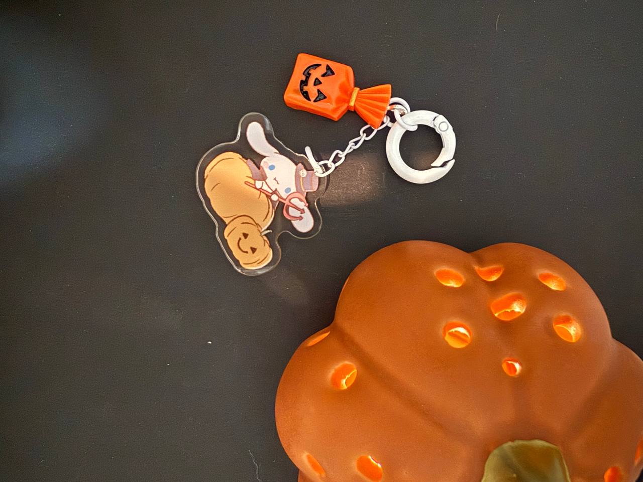 Cinnamonroll haloween keychain